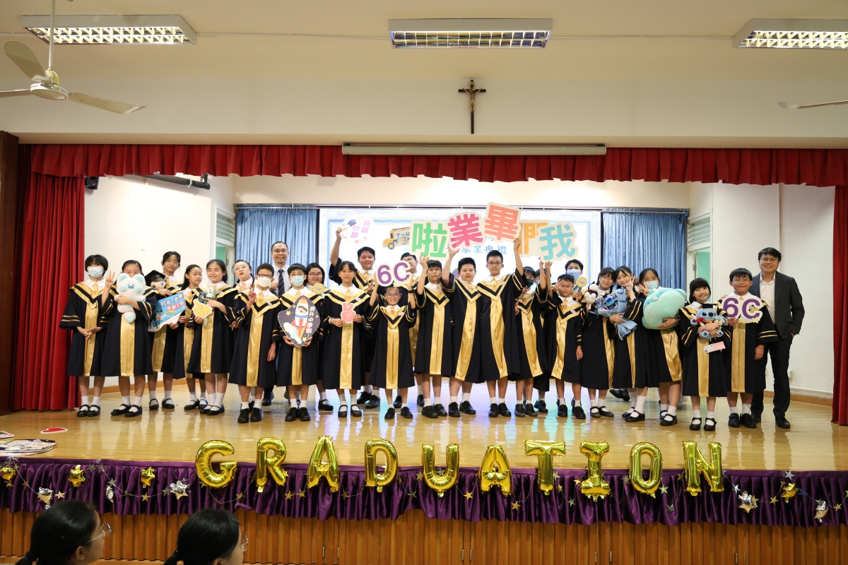 A group of children in black and gold gownsDescription automatically generated