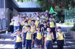 按下放大相片 5C班旅行班相